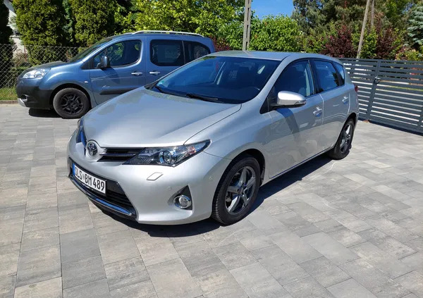 podkarpackie Toyota Auris cena 44900 przebieg: 129000, rok produkcji 2013 z Rzeszów